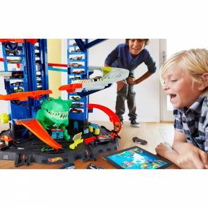 Набор игровой Hot Wheels Сити Невообразимый гараж с тиранозавром